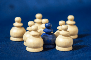 Apprendre les échecs gratuit grâce aux meilleures plateformes, exercices tactiques pour progresser vite et booster votre Elo sans payer.