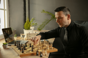 Jouer aux échecs en ligne contre l'ordinateur
